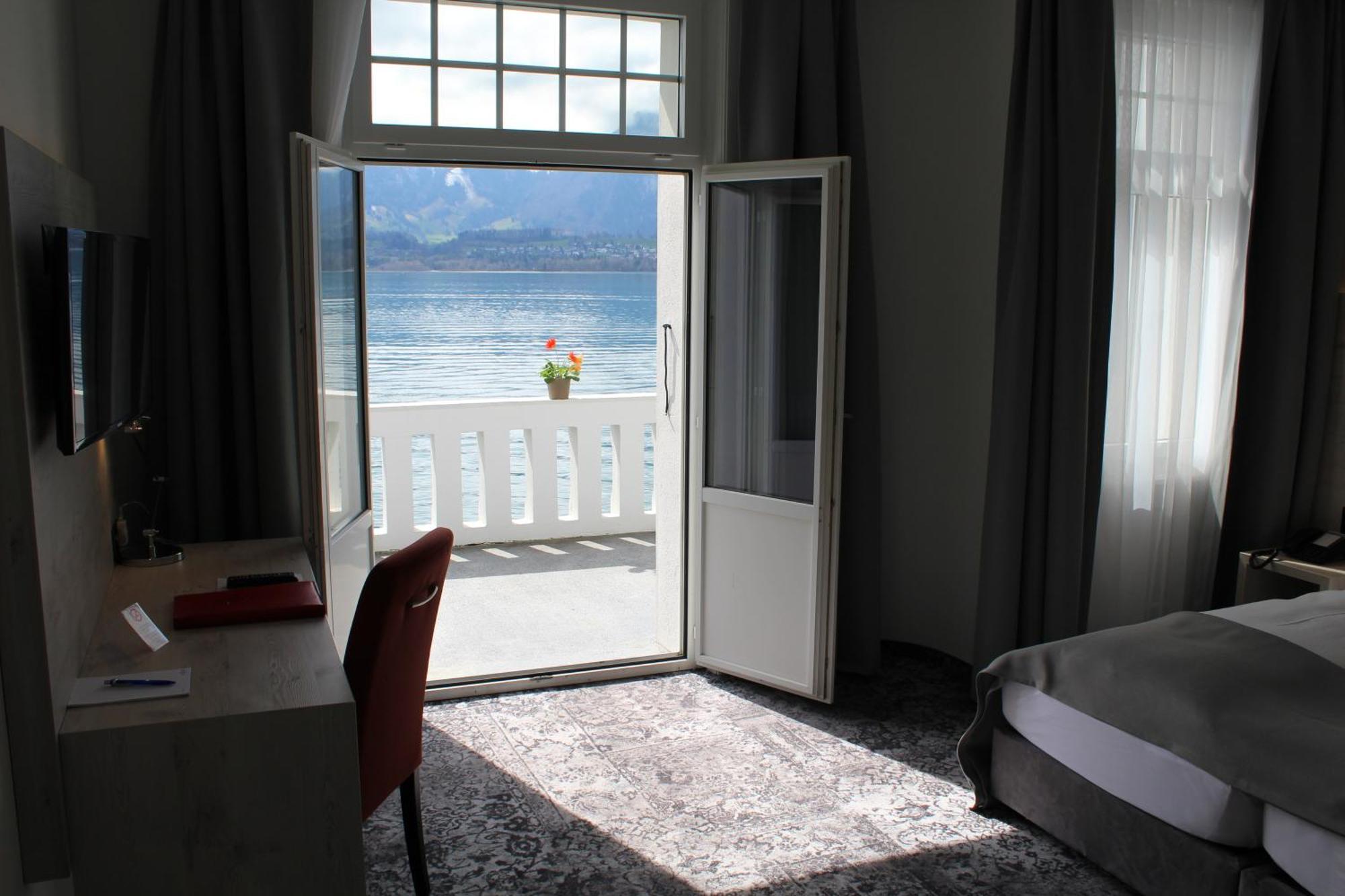 Hotel Restaurant Bellevue Au Lac Thun Exterior foto