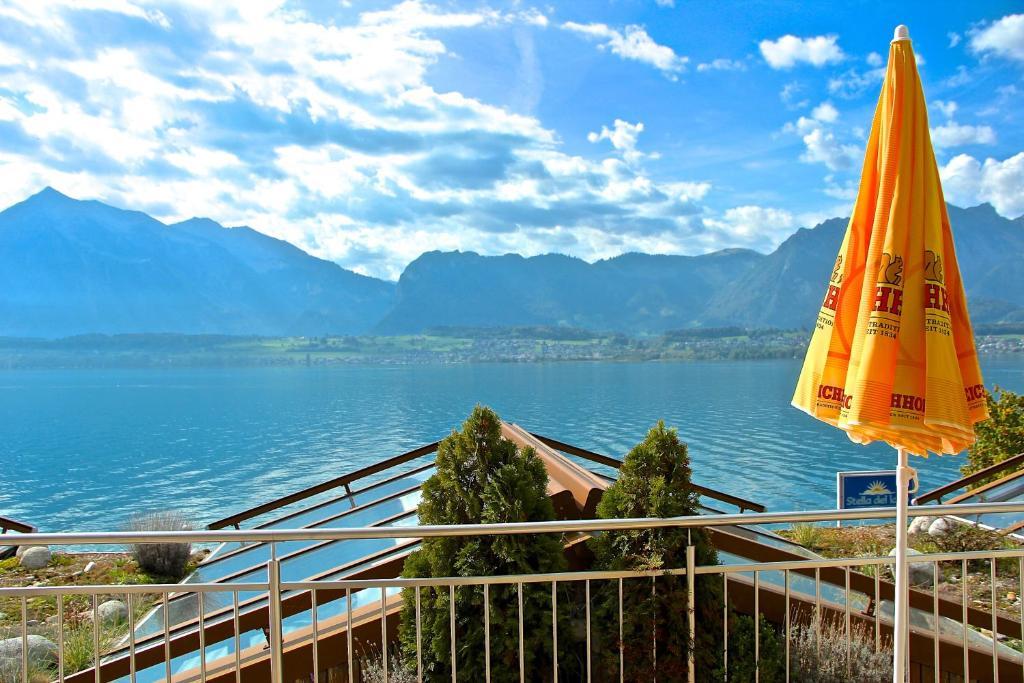 Hotel Restaurant Bellevue Au Lac Thun Exterior foto
