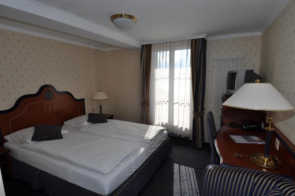 Hotel Restaurant Bellevue Au Lac Thun Zimmer foto